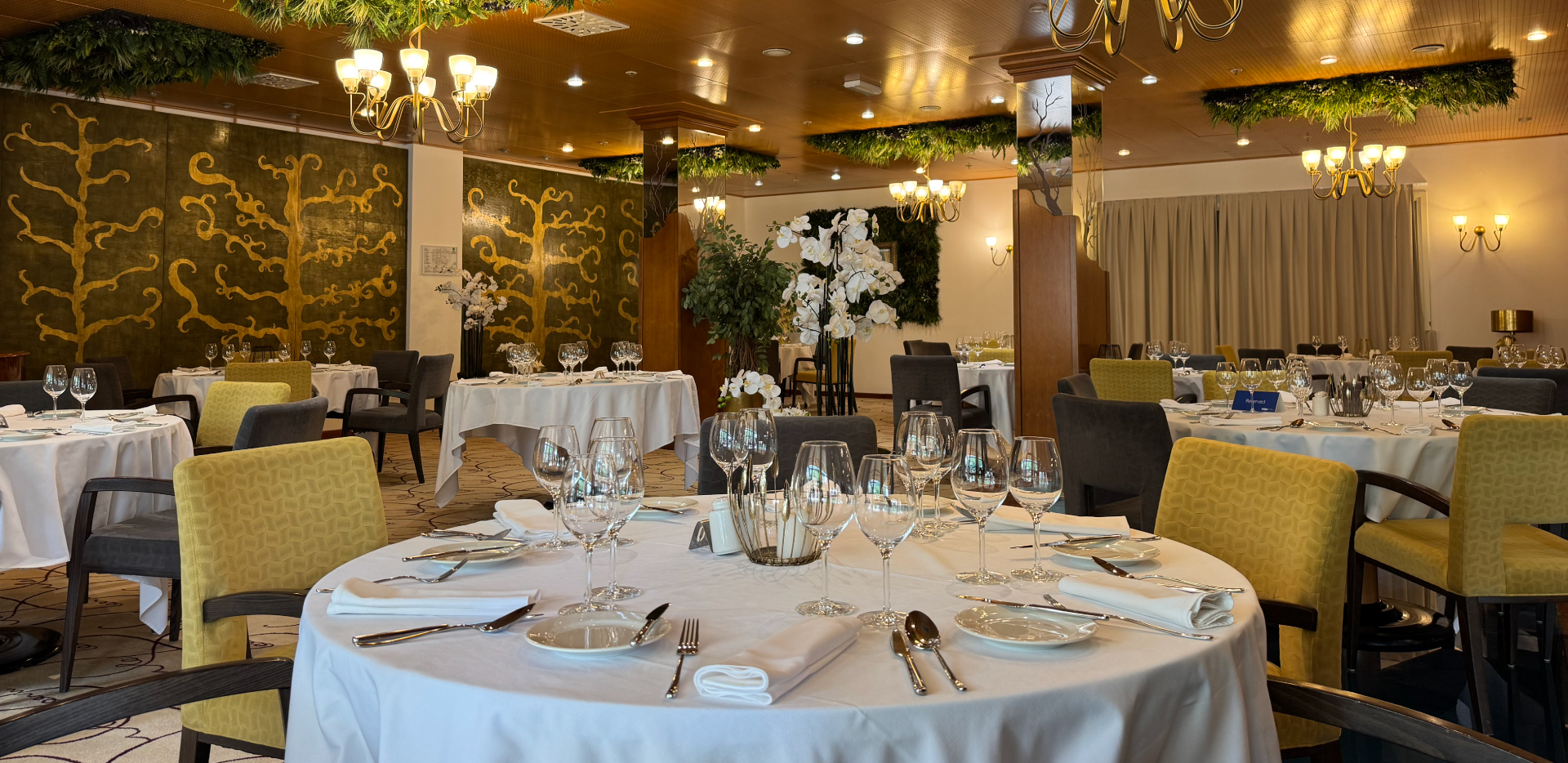 RESTAURANT WATERFALL
